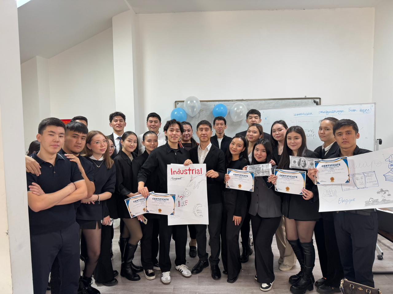 12.11.25ж. Өндірістік менеджмент пәні аясында «Нарықтық экономика жағдайында баға құру» тақырыбында 3-курс «Менеджмент К1» тобының қатысуымен ашық сабақ өтті